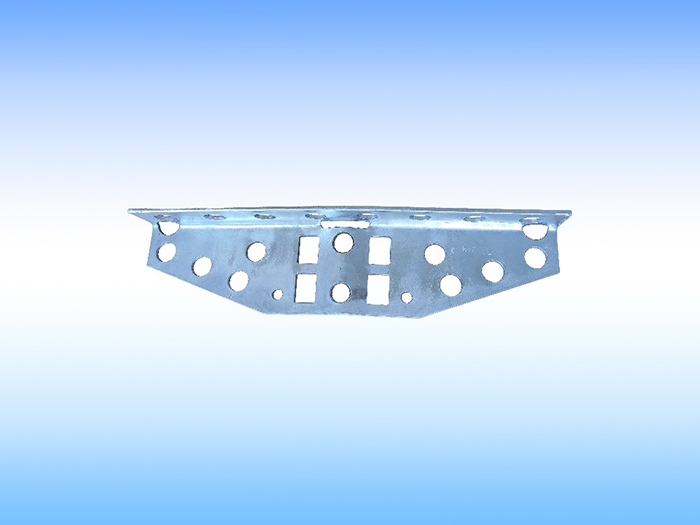 O que é uma placa de aço com braço cruzado e por que ela é essencial na transmissão de energia